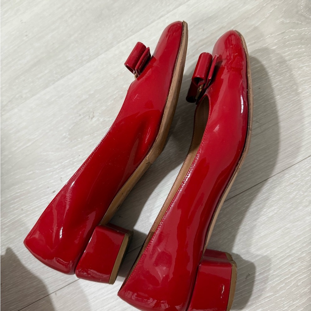 Salvatore Ferragamo Red Patent Leather Bow Flats with Gold Accent - Picture 3 of 6
